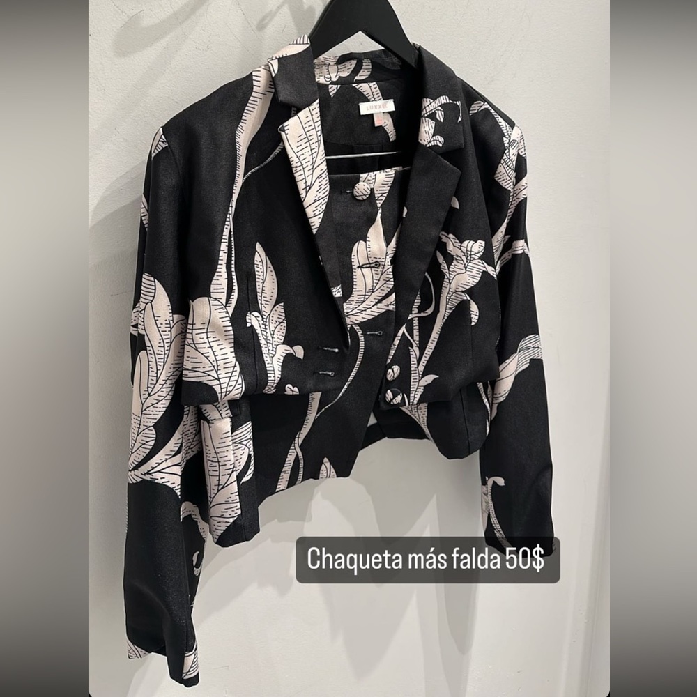 Mini skirt/Cropped Jacket set